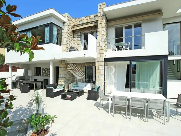 Villa 7 pièces 233 m² 