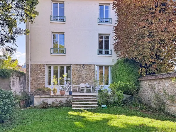 Maison 10 pièces 215 m² 