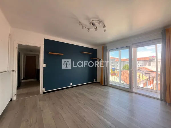 Appartement traversant Tarbes 3 pièces avec Garage parking et cave. 