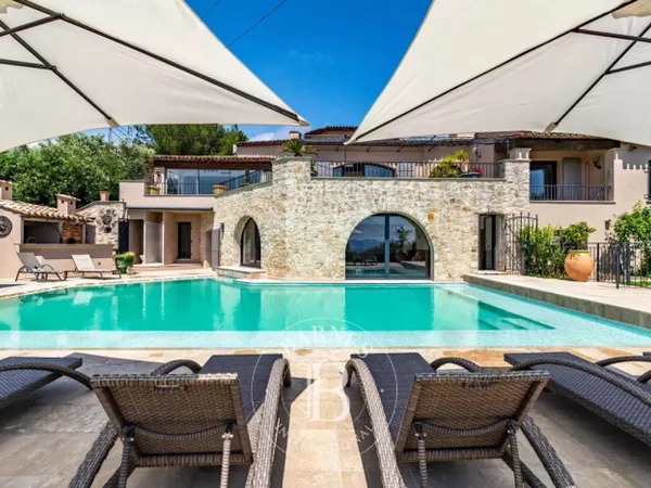 MOUGINS - VILLA D'EXCEPTION - ADRESSE PRESTIGIEUSE 