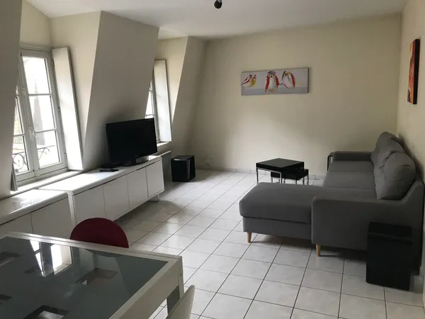 T2 meublé de 48,10 m2 ( 52,76 m2 au sol) avec garage fermé 