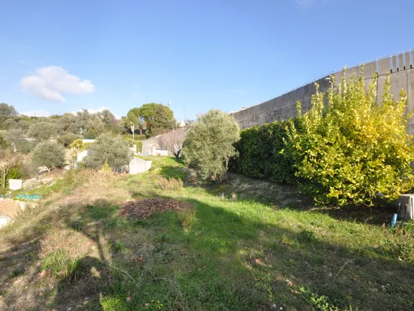 NICE COLLINE - TERRAIN ZONE CONSTRUCTIBLE 