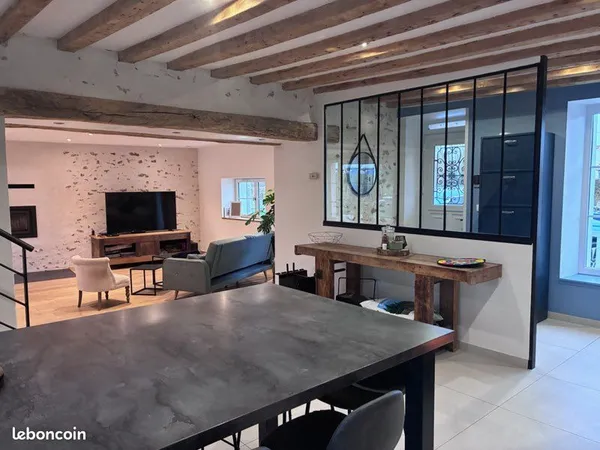 Maison briarde avec piscine, entièrement rénovée 