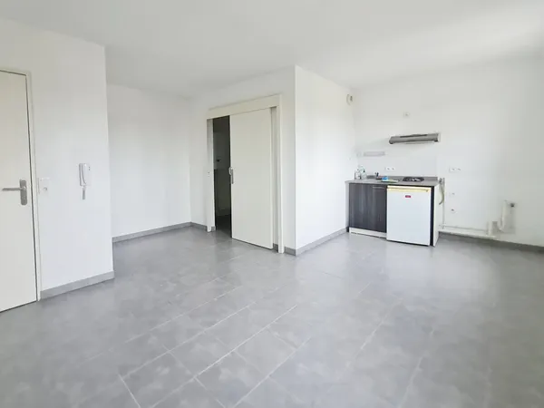 Studio récent 2014 avec parking en sous-sol Quartier Saint-Pierre, proche Universités 
