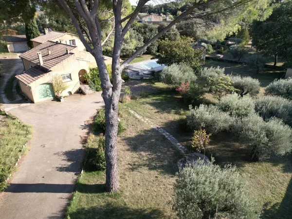 Maison méridionale avec Piscine sur l'axe Uzès/Pont du Gard 