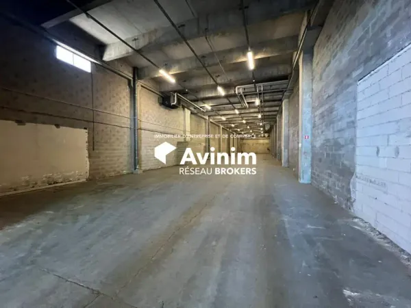 LOCAL D'ACTIVITE DE 750M² AVEC 6 QUAIS 