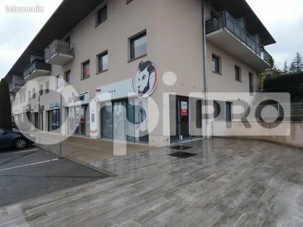 Local commercial 180 m² 