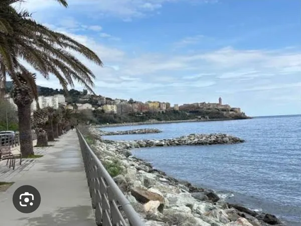 T2 rénové à Bastia - Proche mer, transports et commerces... 