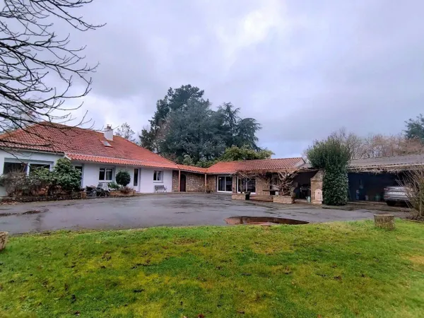 Maison de plain-pied 6 pièces 165 m² 