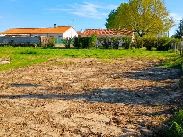 Terrain Constructible à Geste 432m2 