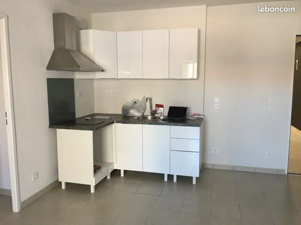 À saisir T2 proche toutes commoditesc 