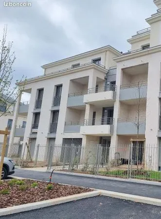 Parking - Garage Location Saint-Cyr-sur-Loire   65€