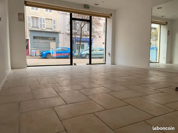 Local commercial LONS-LE-SAUNIER (Rue des Salines) 