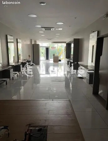 Bureaux 98 m² 