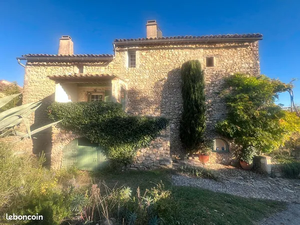 Mas 8 pièces 183 m² 