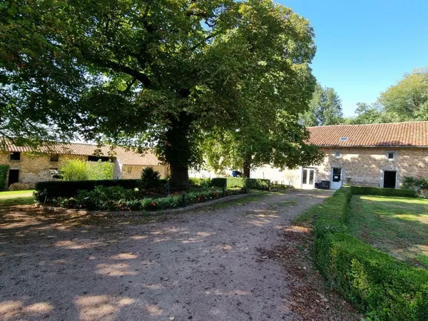 Propriété isolée, ensemble de trois gîtes et un appartement 