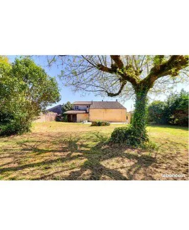Terrain constructible - 508 m² - Saint-Germain-du-Puch 