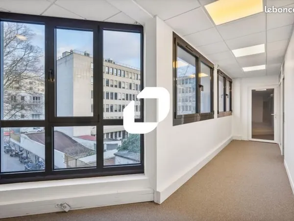 Bureaux 146 m² 