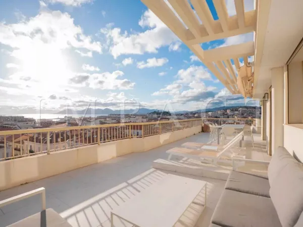 Cannes Centre - Appartement à Louer 
