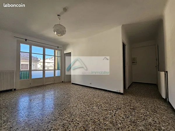 Studio 1 pièce 31 m² 