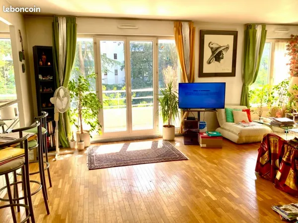 Vend bel appartement avec grand balcon donnant sur jardin, Boulogne Rue Thiers 