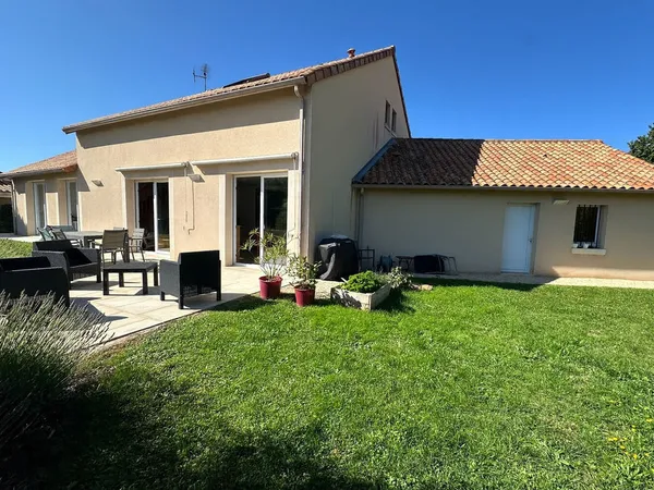 Maison d'architecte de 176 m² , Quartier résidentiel recherché à Saint-Benoît 