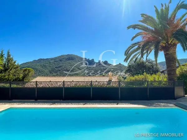 VUE DEGAGEE SUR L'ESTEREL 