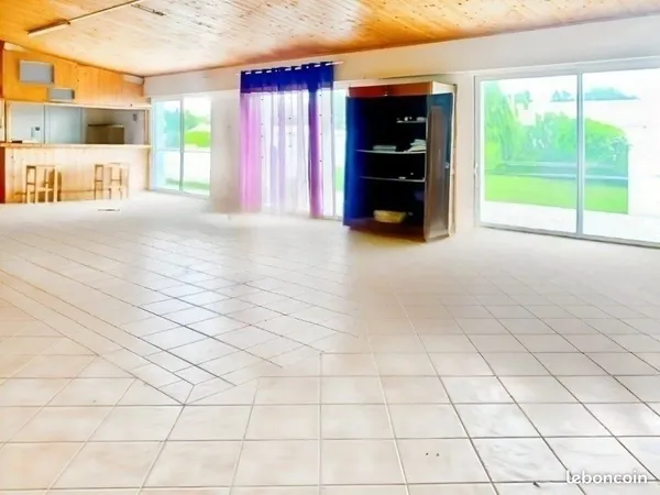 Atelier 87 m² Machecoul-Saint-Même 