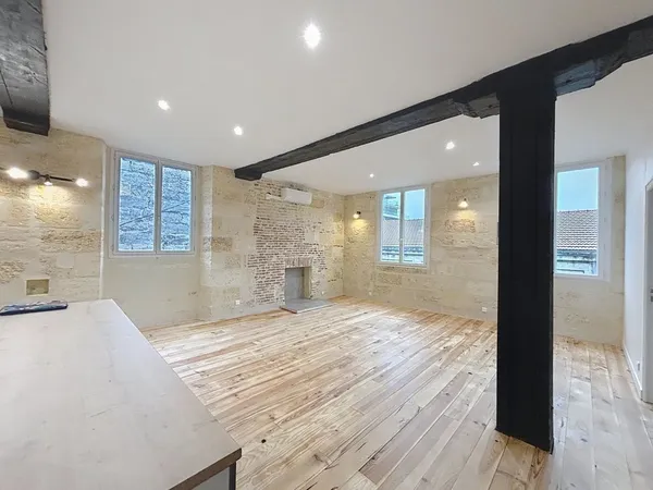 Appartement T4 refait à neuf - immeuble en pierre 