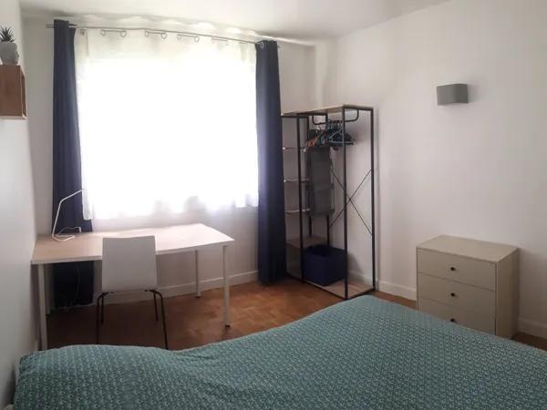 Belle chambre 11m² Ouest dans résidence parc privé 