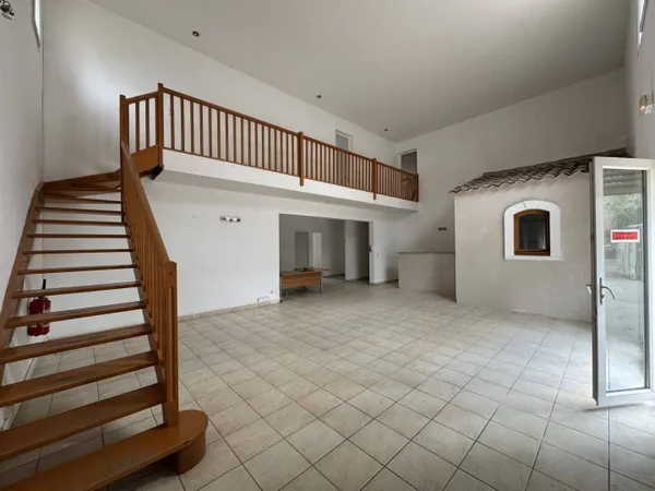 Local commercial 300 m² 