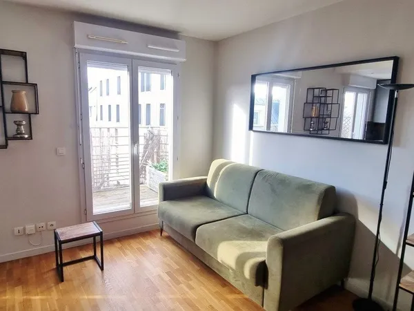 Studio meublé lumineux avec balcon et parking 