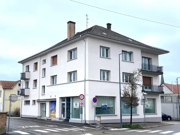 Local professionnel/commercial de 141.30m² 