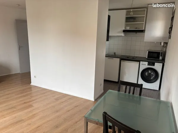 Studio / T1 meublé et parking aérien 