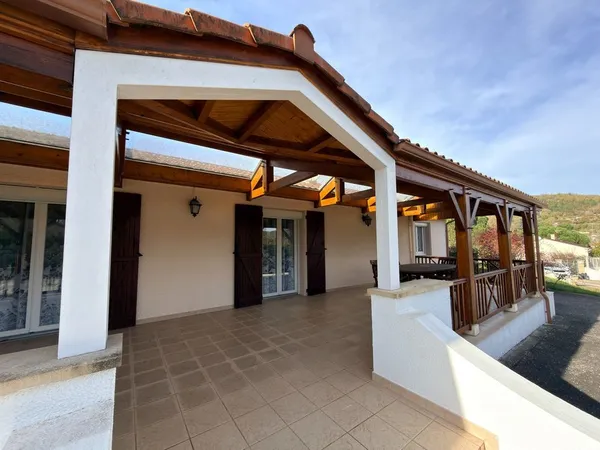 Maison T5 de plain-pied sur 2555m² de terrain 
