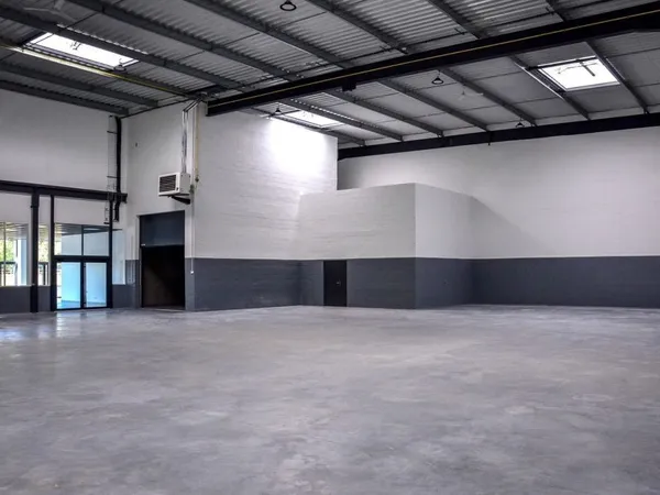 Locaux d'activité - A VENDRE - 5 124 m² divisibles à partir de 652 m² 