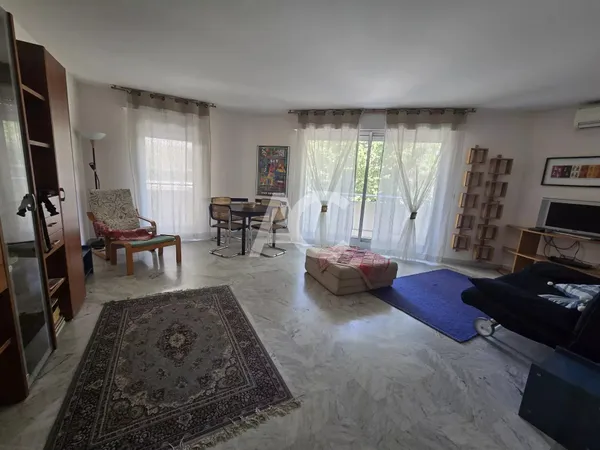 Appartement spacieux avec garage proche plage 