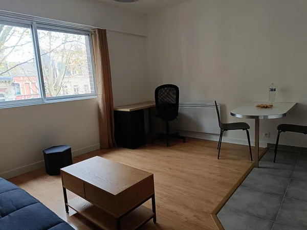 Très beau studio meublé Boulevard de La Liberté 