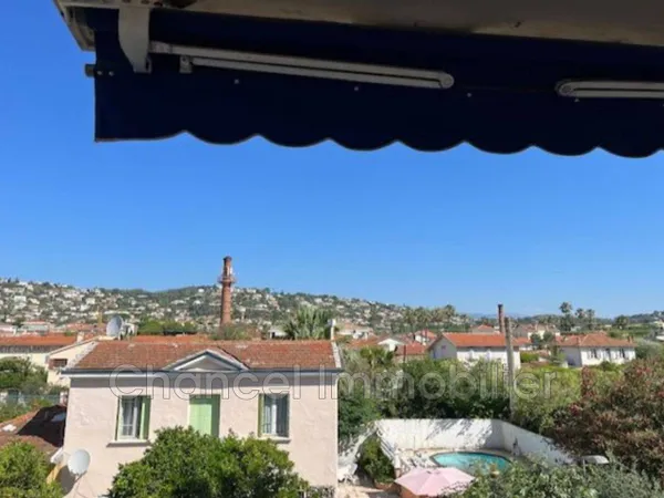 Studio 1 pièce 28 m² 