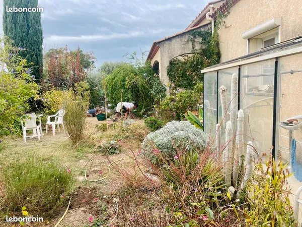Maison non mitoyenne de plein pieds quartier résidentiel 