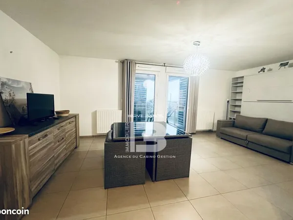 Studio 1 pièce 33 m² 