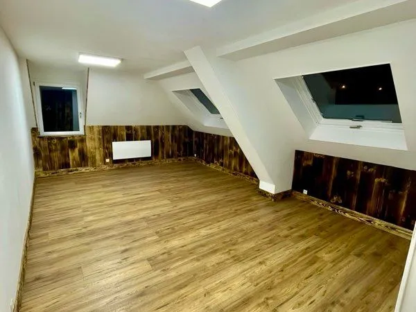 Appartement rénové style chalet - 2 chambres - Cuisine équipée - Parking - Le Thillot - 80 m² 