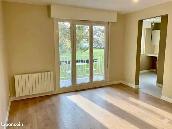 STUDIO Rénové et Lumineux avec Balcon - Saint-Avold - Idéal Investisseur 