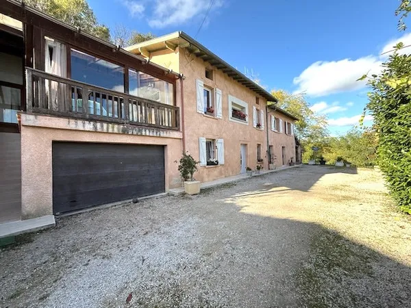 PAMIERS : CORPS DE FERME RENOVE A VENDRE DE TYPE 5 SUR UNE P 