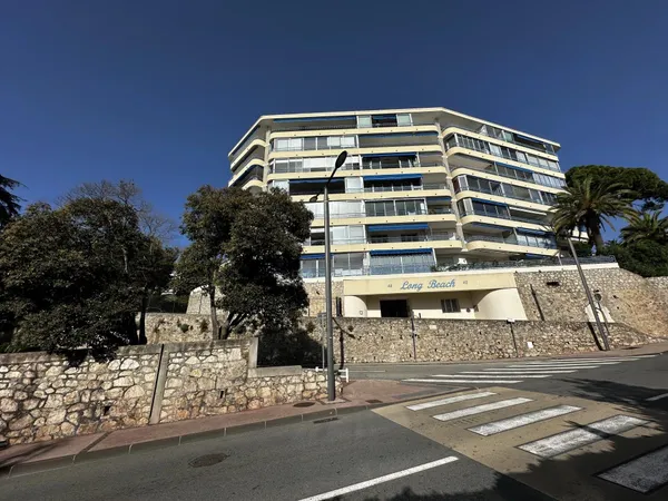 Charmant Appartement 1 Chambre à Cannes avec Vue Mer Partielle 