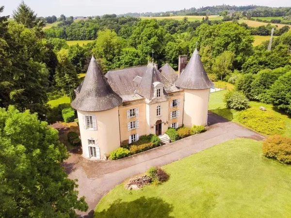 Château spectaculaire avec piscine, spa et court de tennis 