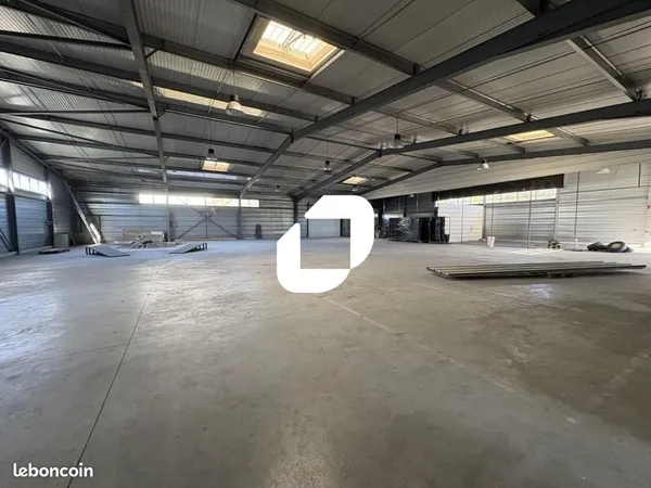 Local d'activité 1 000 m² 