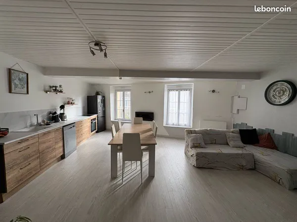 MAISON 110 m² - CENTRE DE VIHIERS - 3 CHAMBRES - 880 HC 