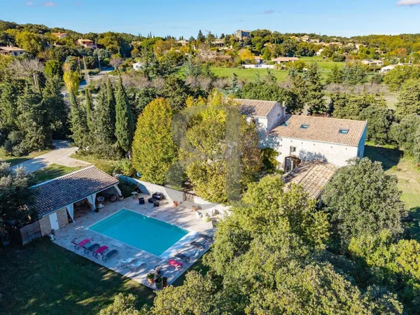 Mas provençal 13 pièces 402 m² 