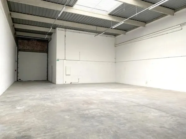 A LOUER - 9 cellules d'activité de 336 m²